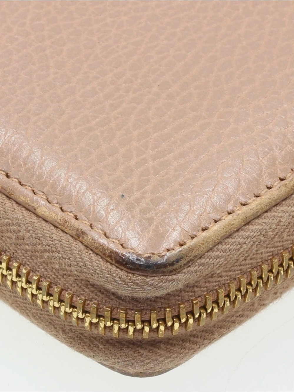 Gucci Taupe Pebbled Leather Zip Wallet with Gold GG - Picture 4 of 12